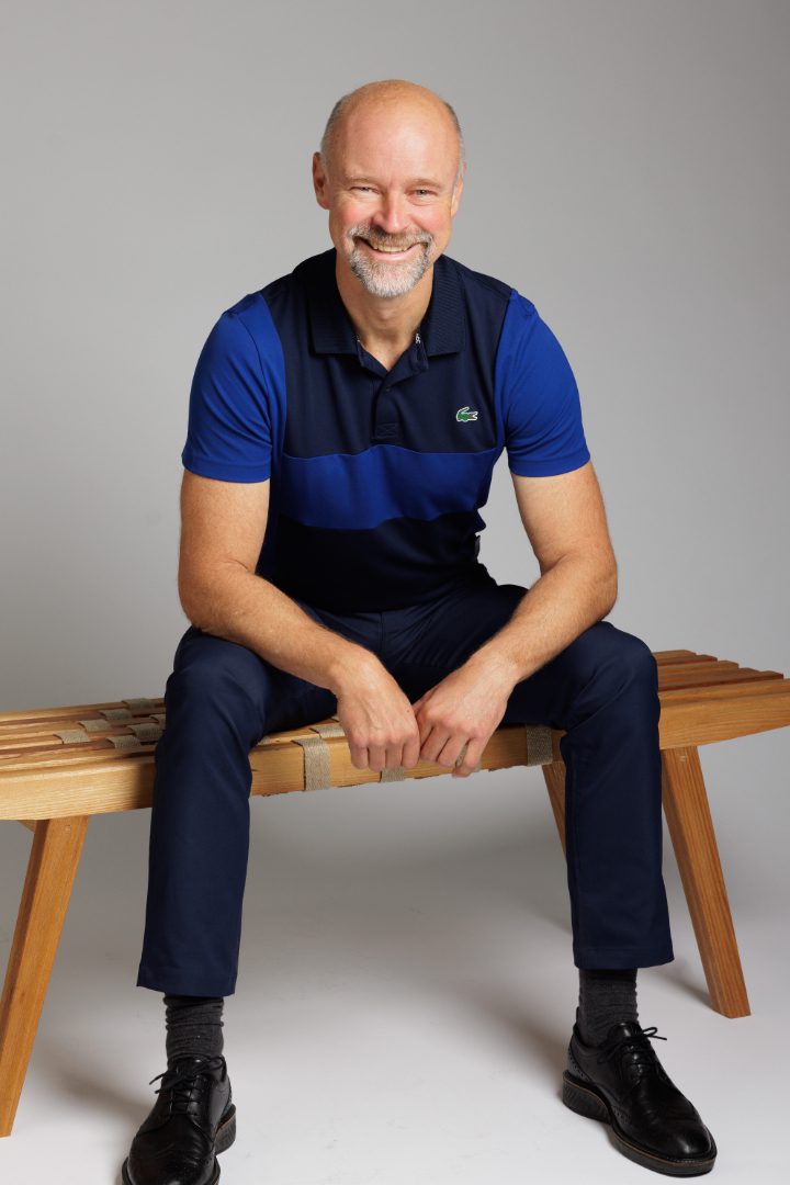 jan_sittande_bank_1080px